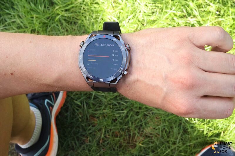 Man sieht die Herzfrequenzzonen auf der Huawei Watch Ultimate.